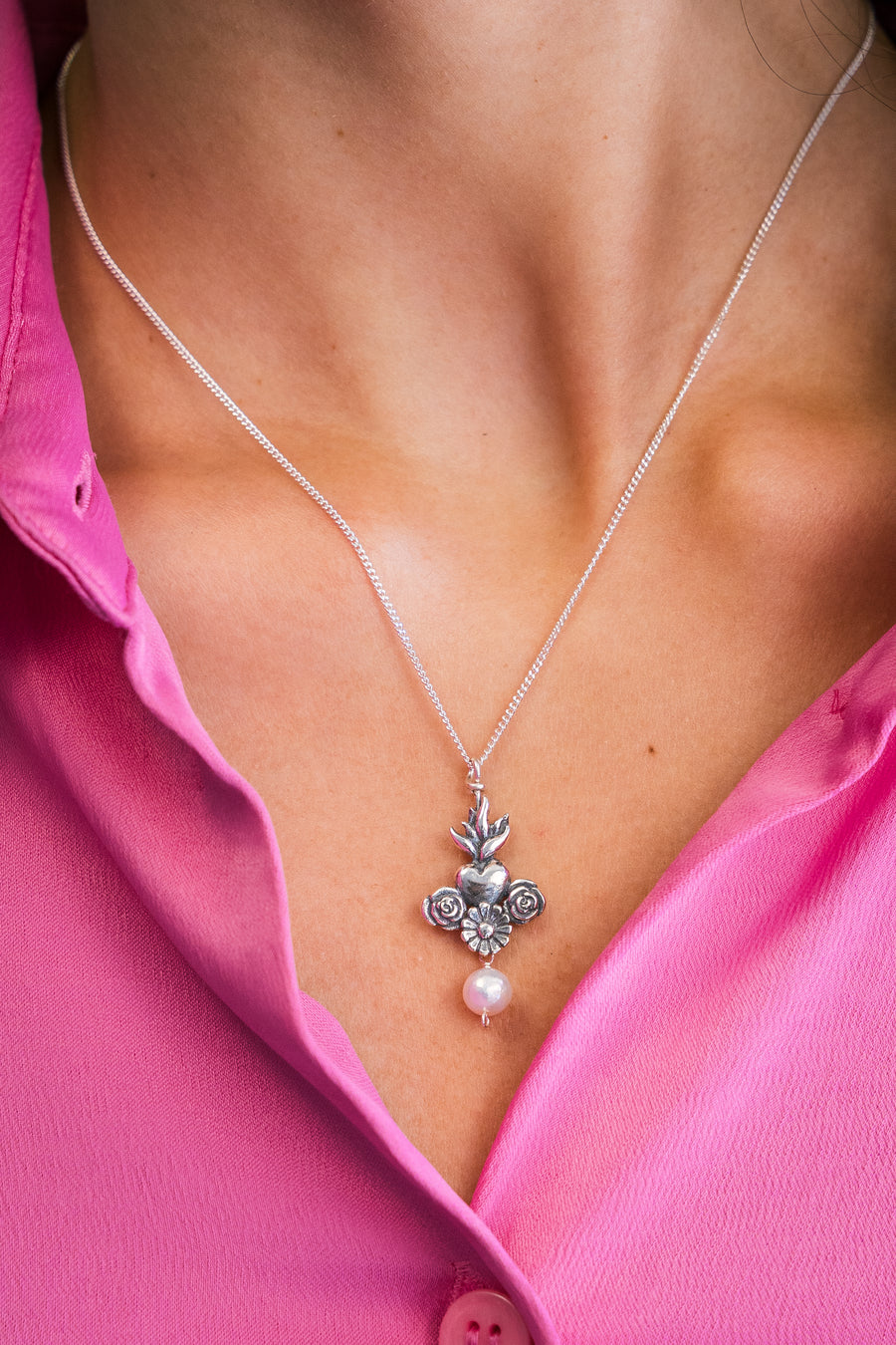 Dije Fuego Florido, joya de plata .925, con perla – Gabriela Sánchez (vista 2)