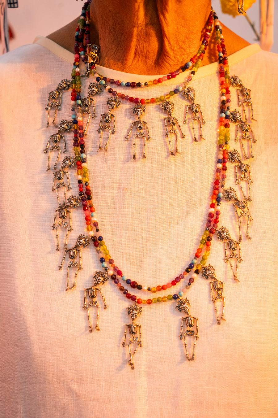 Collar Baile de los Esqueletos, joya de plata .925, con lapislázuli – Gabriela Sánchez (vista 2)