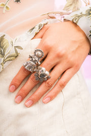 Anillo Calavera y Corazones, joya de plata .925, con cristal Swarovski – Gabriela Sánchez (vista 6)
