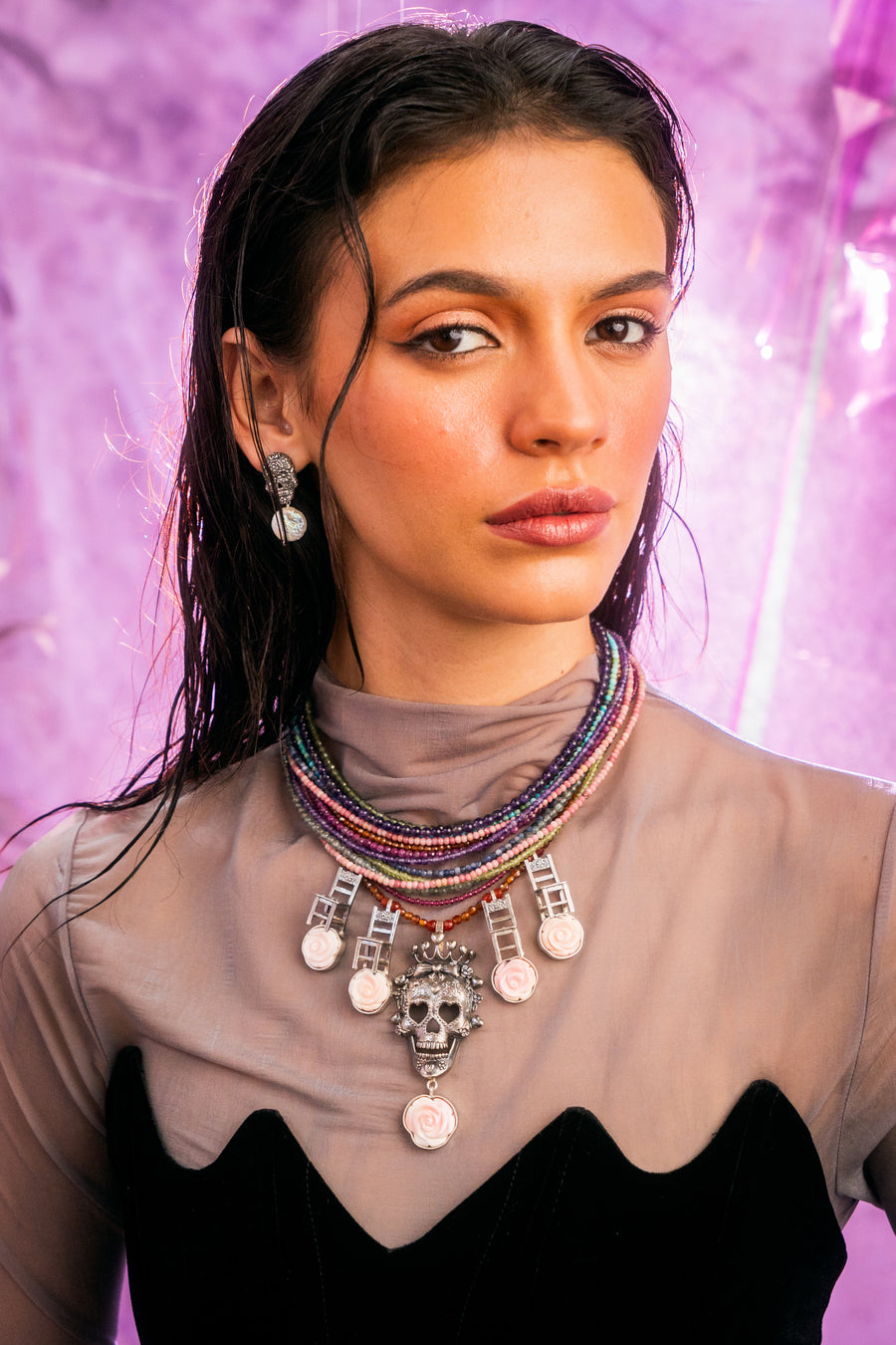 Collar La Comadre, joya de plata .925, con concha y gemas de colores – Gabriela Sánchez (vista 3)