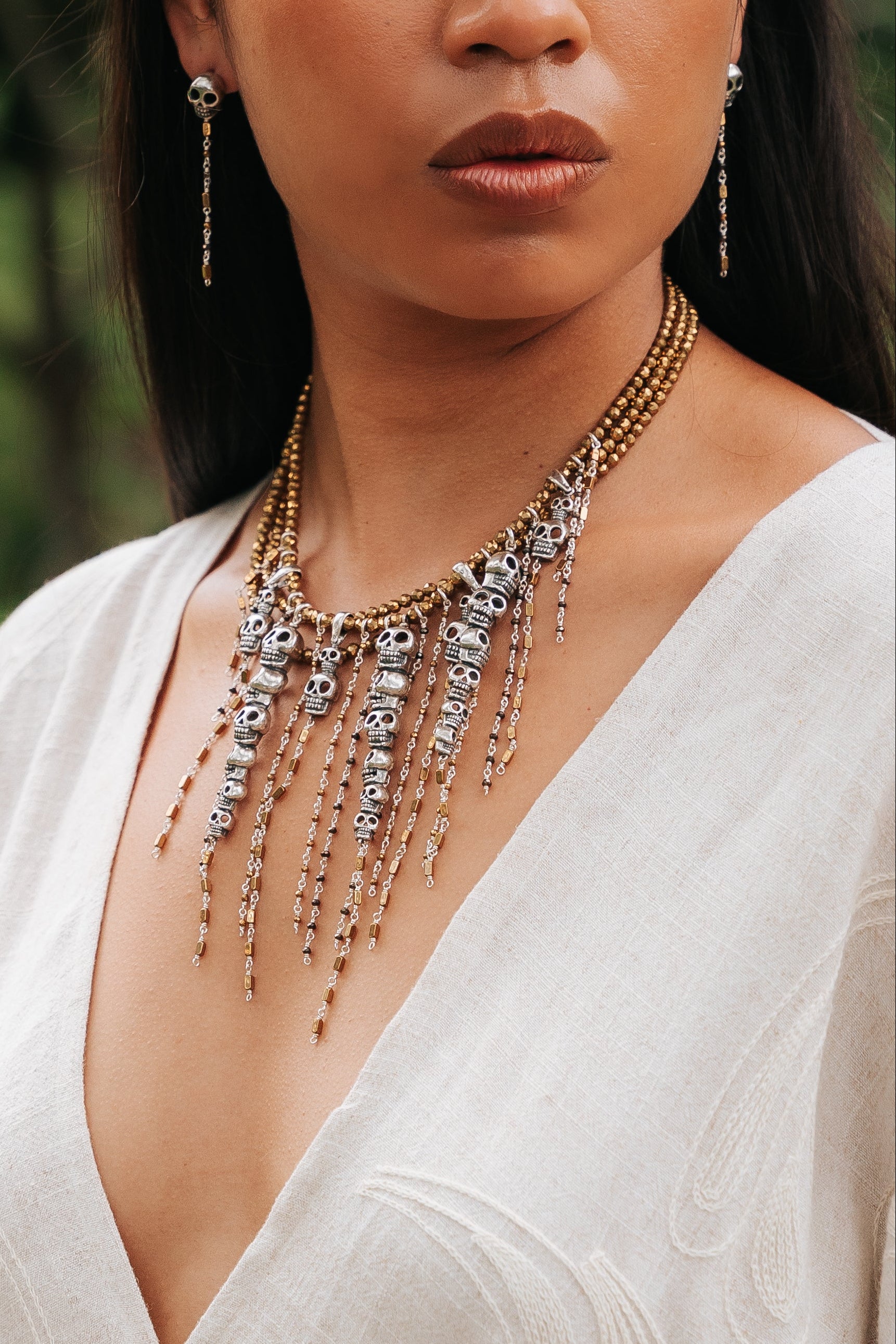 Collar Cascada Sagrada, joya de plata .925, con hematita – Gabriela Sánchez (vista 2)