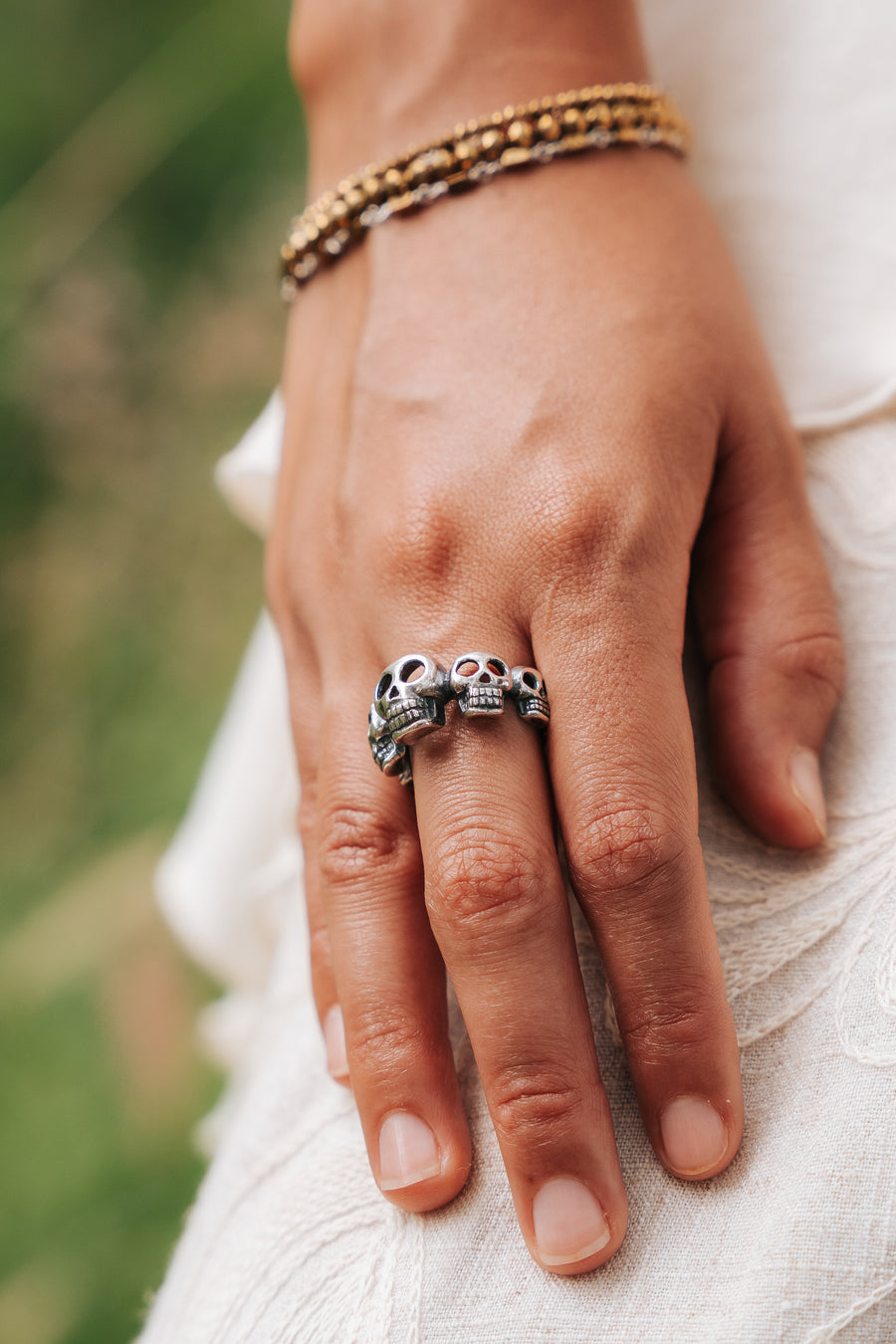 Anillo Cráneos de Luna, joya de plata .925 – Gabriela Sánchez (vista 6)