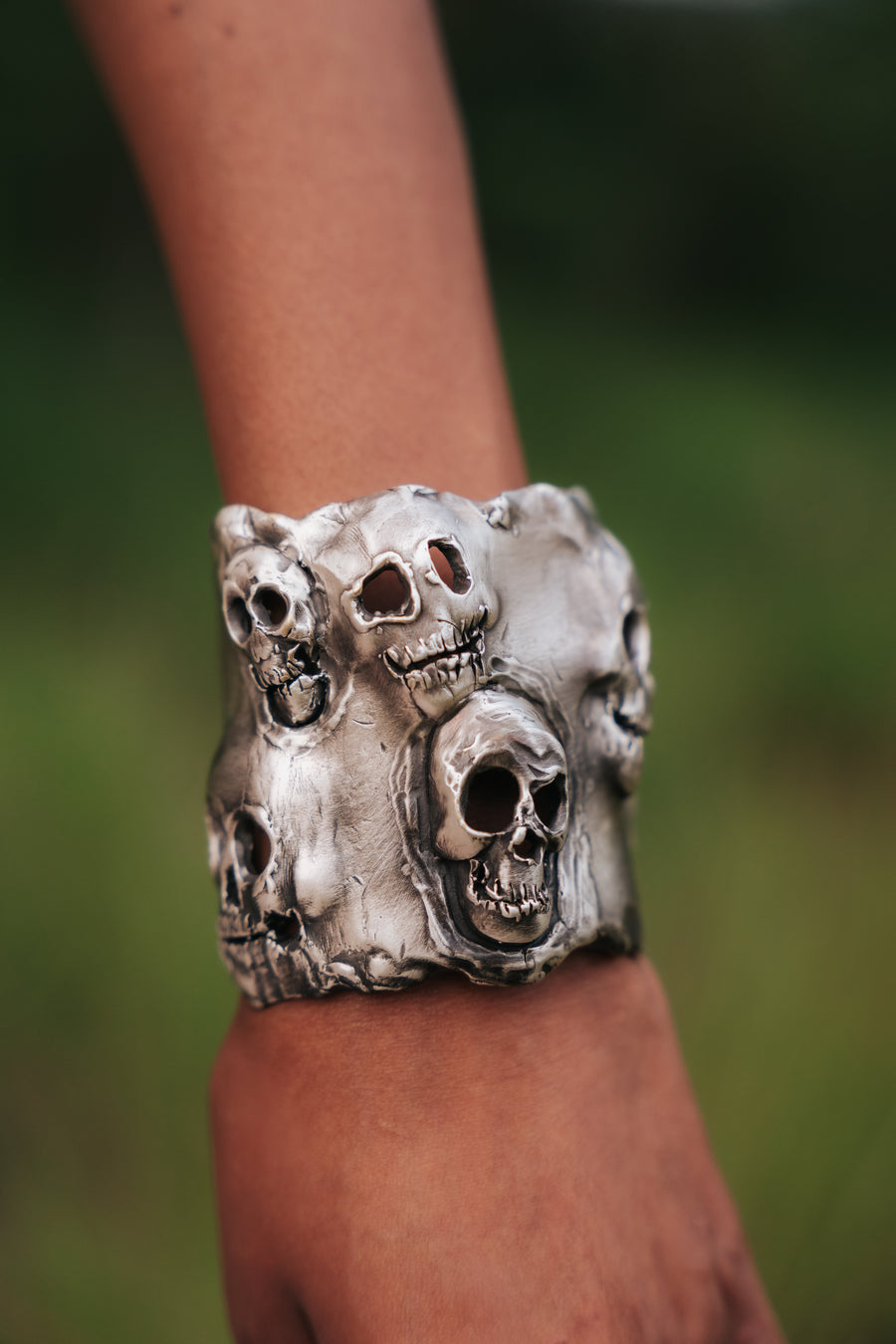 Brazalete Escultura Mística, joya de plata .925 – Gabriela Sánchez (vista 3)