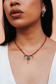 Collar Dulzor de Cempasúchil, joya de plata .925, con cornalina y ámbar – Gabriela Sánchez (vista 2)