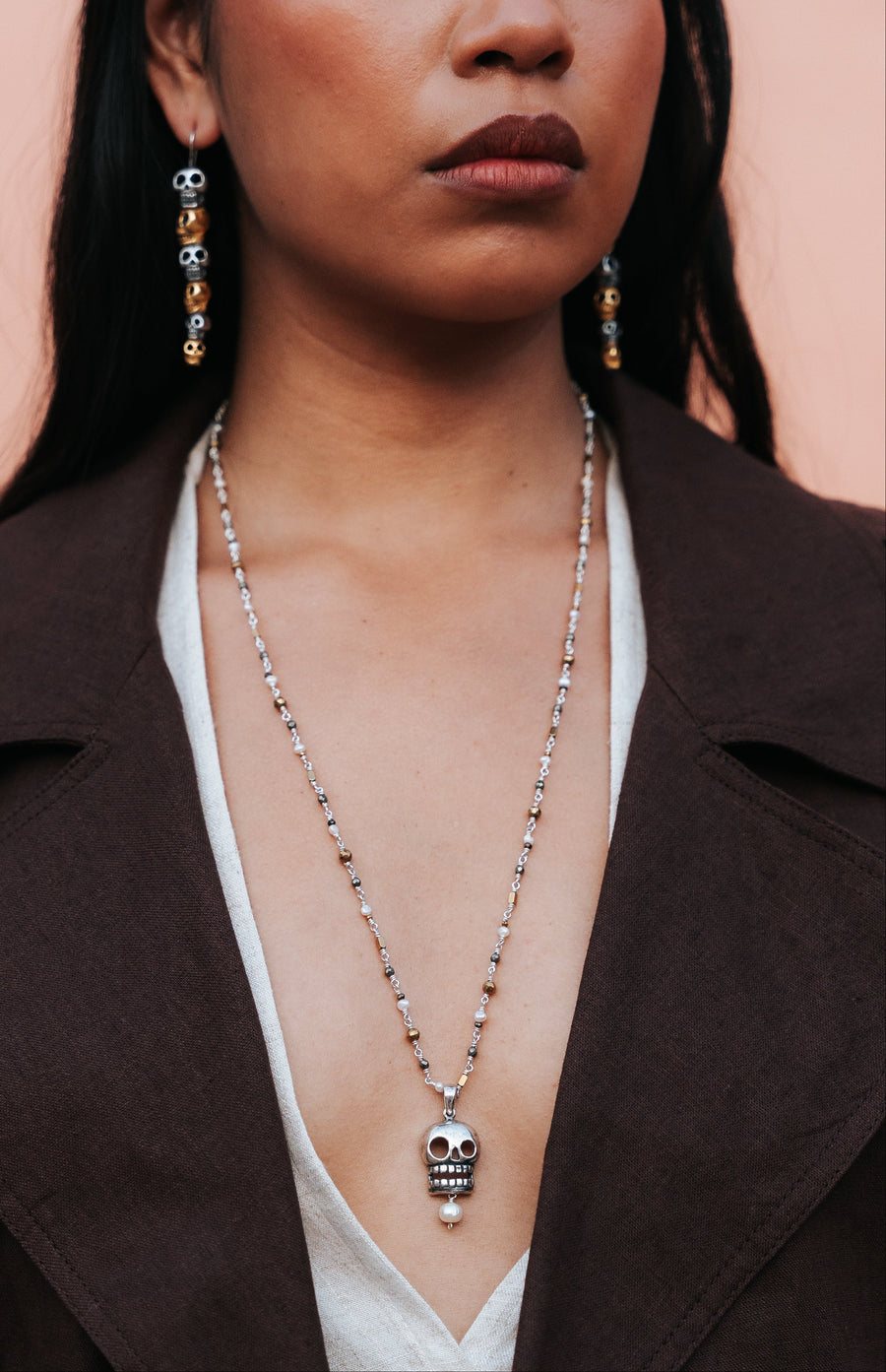 Collar Pintita, joya de plata .925, con hematita y pirita – Gabriela Sánchez (vista 3)
