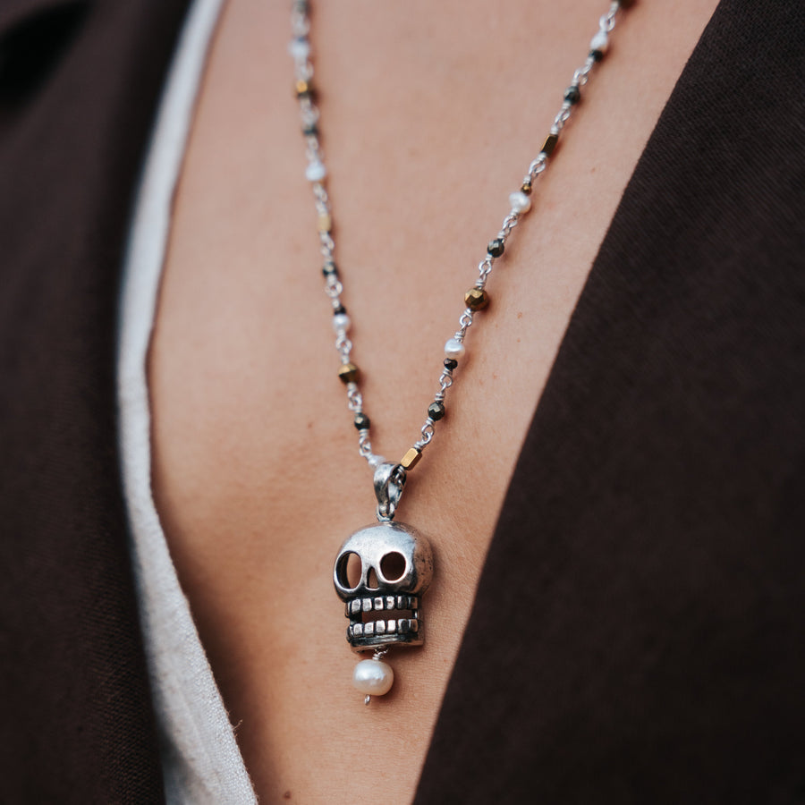 Collar Pintita, joya de plata .925, con hematita y pirita – Gabriela Sánchez