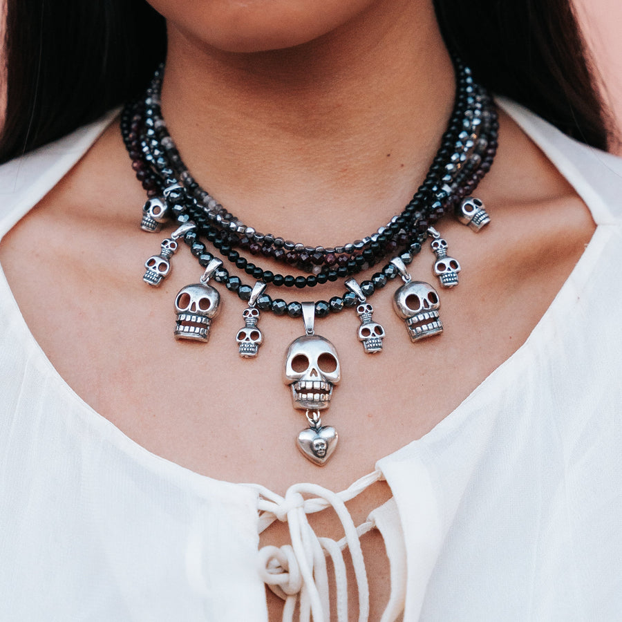 Collar Reencuentro, joya de plata .925, con hematita y cuarzo – Gabriela Sánchez (vista 2)