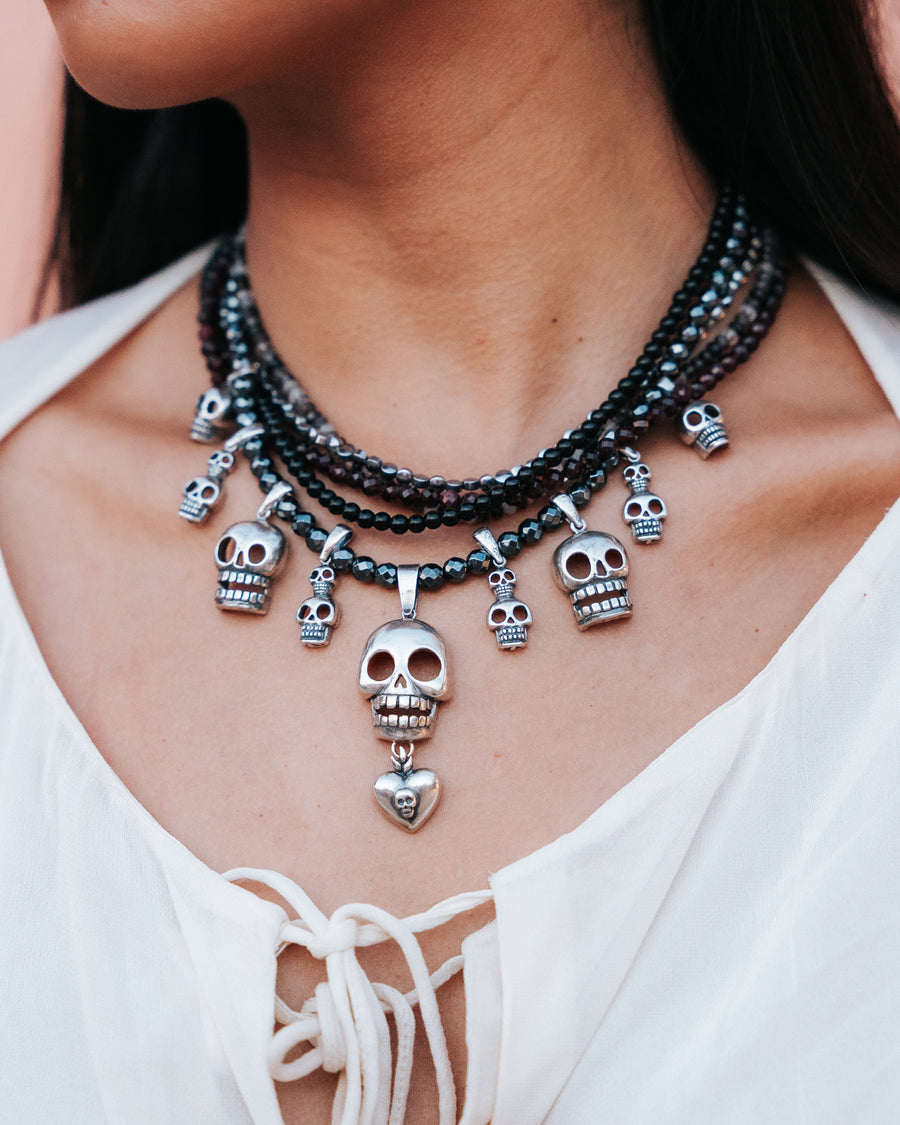 Collar Reencuentro, joya de plata .925, con hematita y cuarzo – Gabriela Sánchez (vista 3)