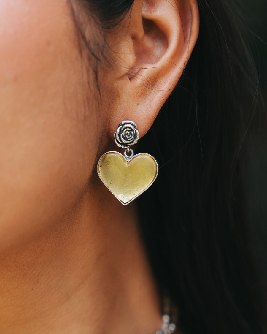 Aretes Flor de Sol, joya de plata .925, con ámbar – Gabriela Sánchez (vista 2)