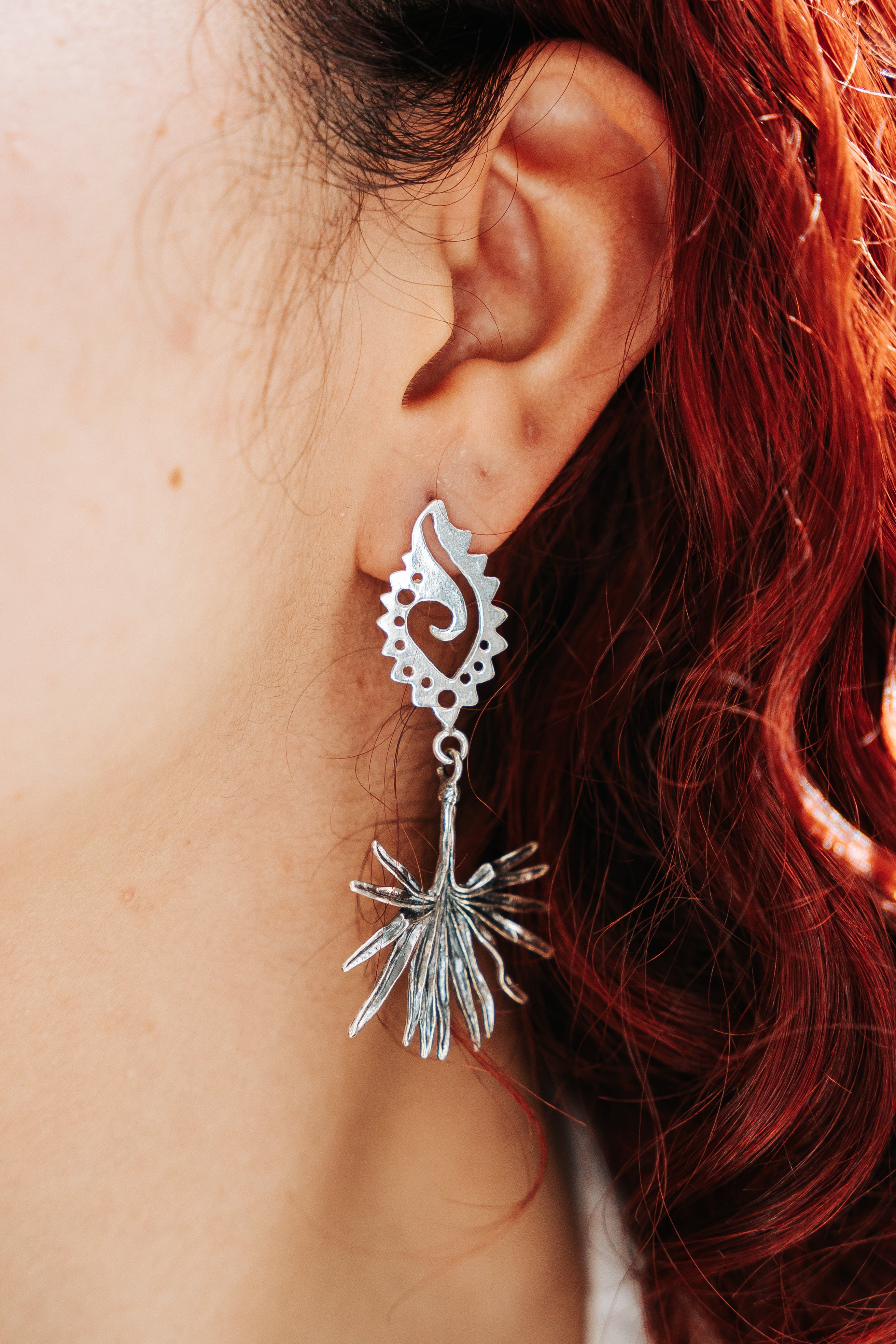 Aretes Raíces, joya de plata .925 – Gabriela Sánchez (vista 2)