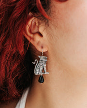 Aretes Guerreros Nocturnos, joya de plata .925, con ónix – Gabriela Sánchez (vista 2)