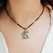 Collar Fuerza del Amanecer, joya de plata .925, con ojo de tigre – Gabriela Sánchez (vista 2)