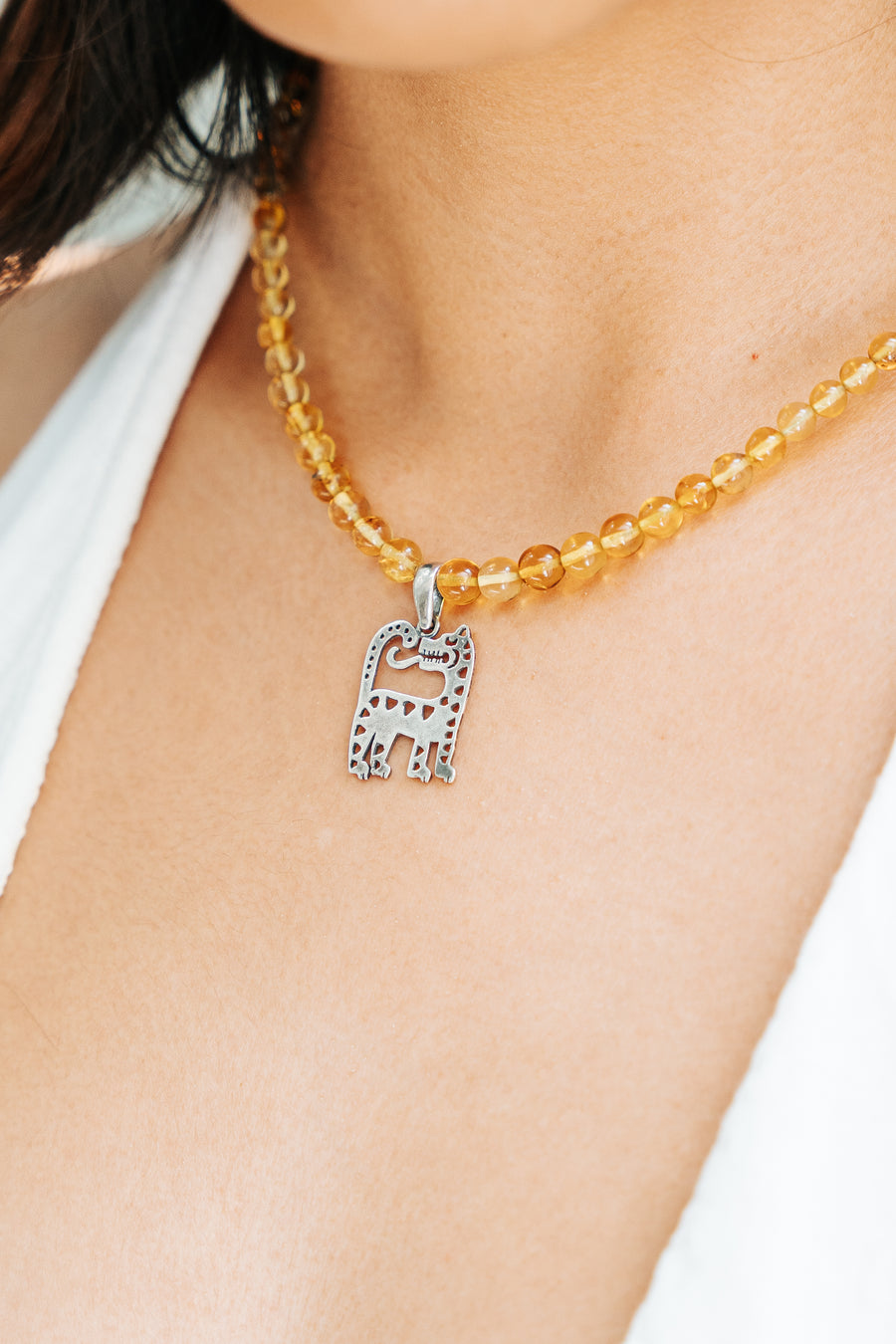 Collar Jaguar, joya de plata .925, con ámbar – Gabriela Sánchez (vista 3)