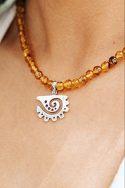 Collar Espiral, joya de plata .925, con ámbar – Gabriela Sánchez (vista 3)