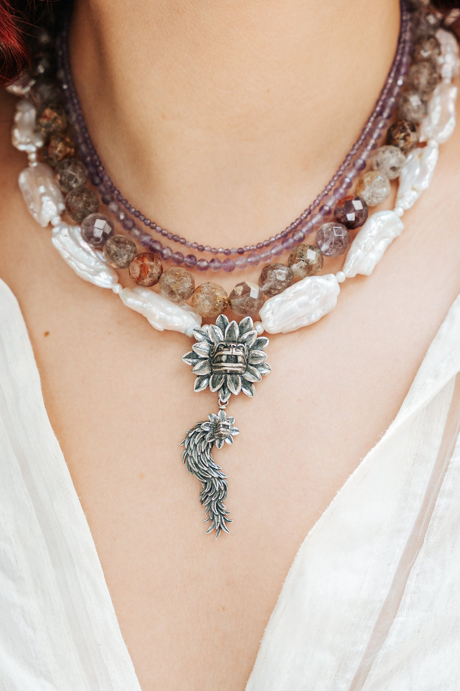 Collar Los Trece cielos, joya de plata .925, con amatista y perla – Gabriela Sánchez (vista 3)