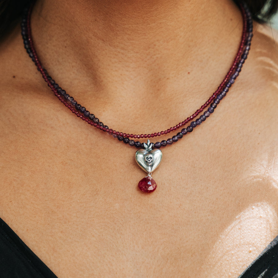Collar Amor en Todas Las Vidas, joya de plata .925, con rubí y amatista – Gabriela Sánchez (vista 2)