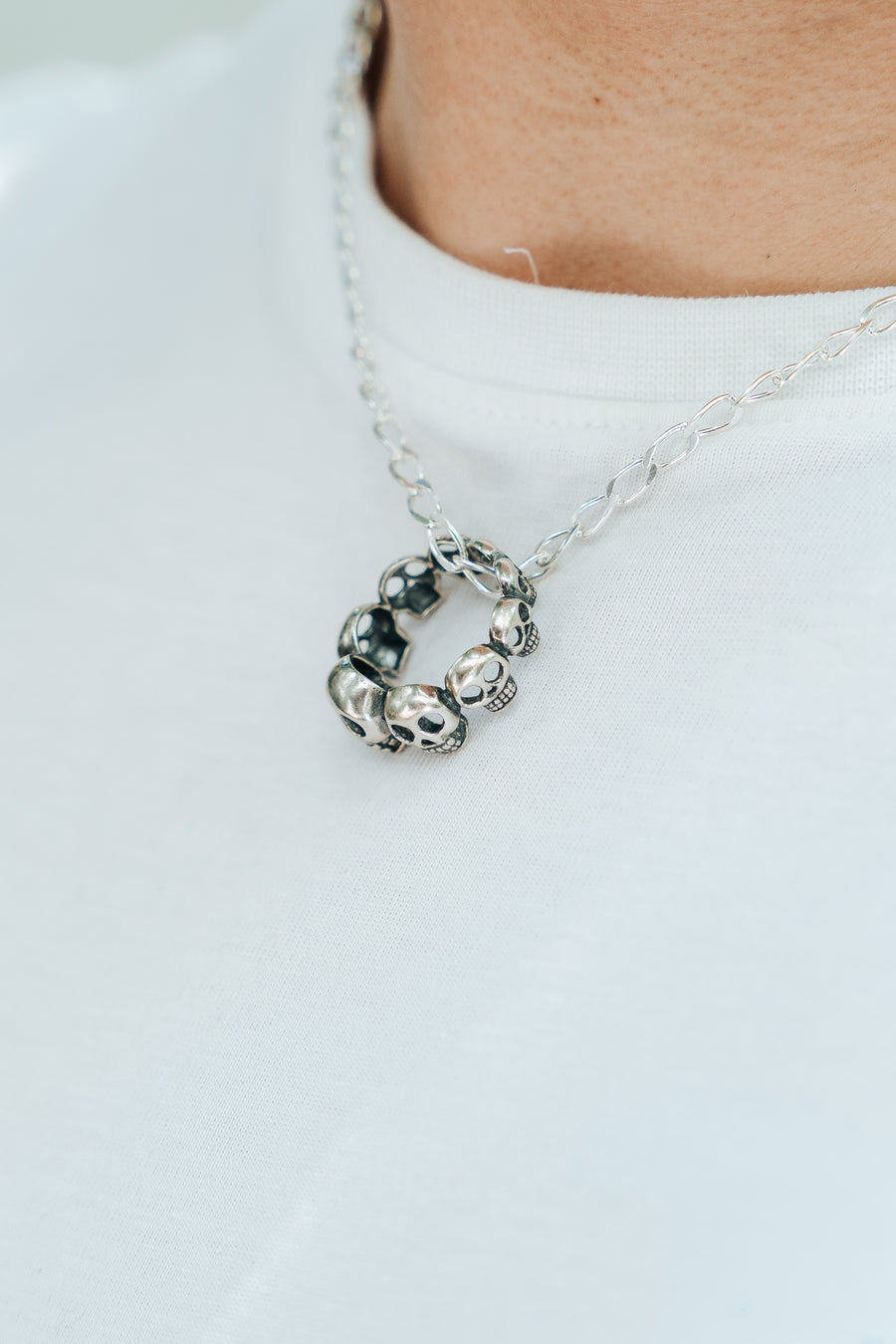 Dije Cráneos de Luna, joya de plata .925 – Gabriela Sánchez (vista 3)
