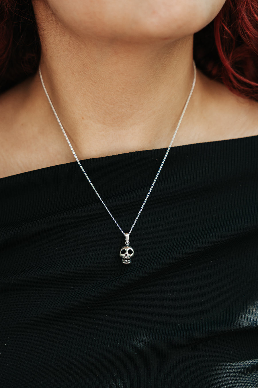 Dije Calavera, joya de plata .925 – Gabriela Sánchez (vista 2)