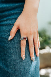 Anillo Grana Calavera, joya de plata .925, con cristal Swarovski – Gabriela Sánchez (vista 4)