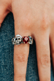 Anillo Grana Calavera, joya de plata .925, con cristal Swarovski – Gabriela Sánchez (vista 2)