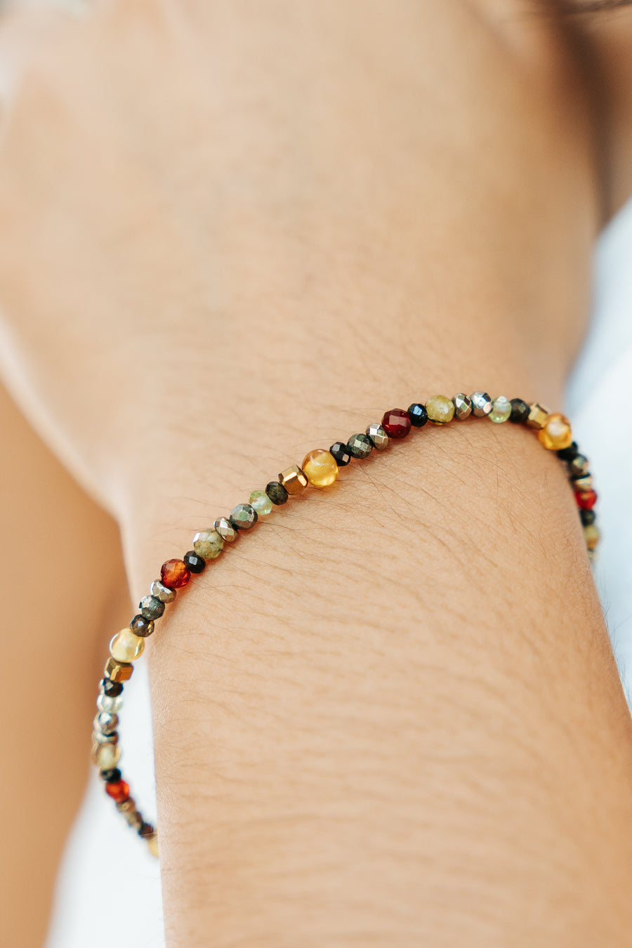 Pulsera Copal y Mezcal, joya de plata .925, con ámbar y hematita – Gabriela Sánchez (vista 2)