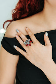 Anillo Calaveras 3 Corazones Carmesí, joya de plata .925, con cristal Swarovski – Gabriela Sánchez (vista 4)