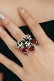 Anillo Calaveras 3 Corazones Carmesí, joya de plata .925, con cristal Swarovski – Gabriela Sánchez (vista 3)