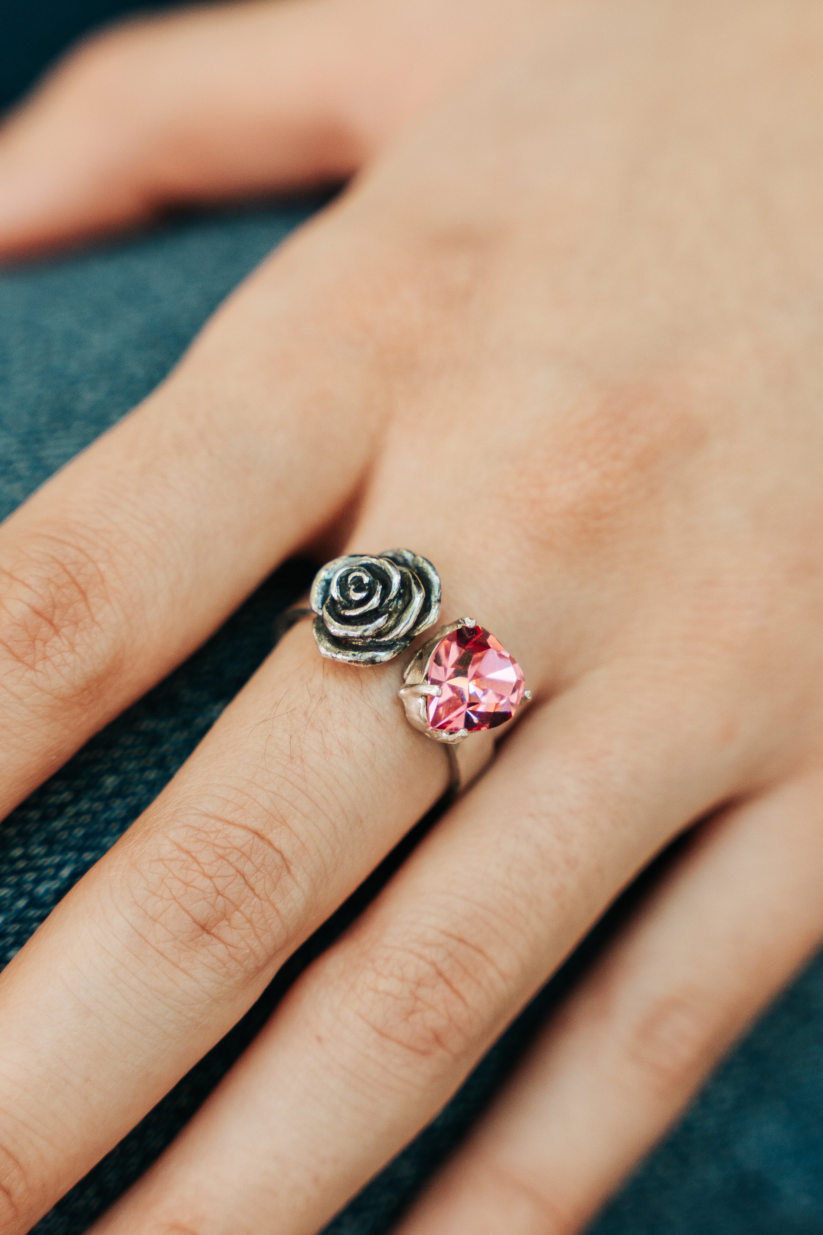 Anillo Rosa Pastel, joya de plata .925, con cristal Swarovski – Gabriela Sánchez (vista 2)