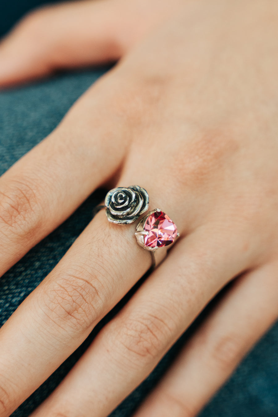 Anillo Rosa Pastel, joya de plata .925, con cristal Swarovski – Gabriela Sánchez (vista 2)