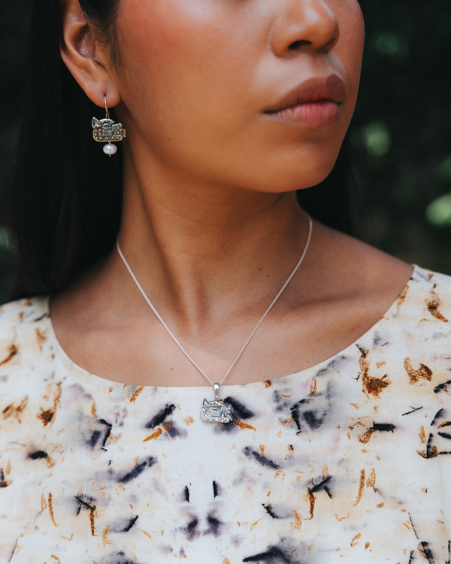 Aretes Cabeza de Jaguar con Perla, joya de plata .925 – Gabriela Sánchez (vista 3)
