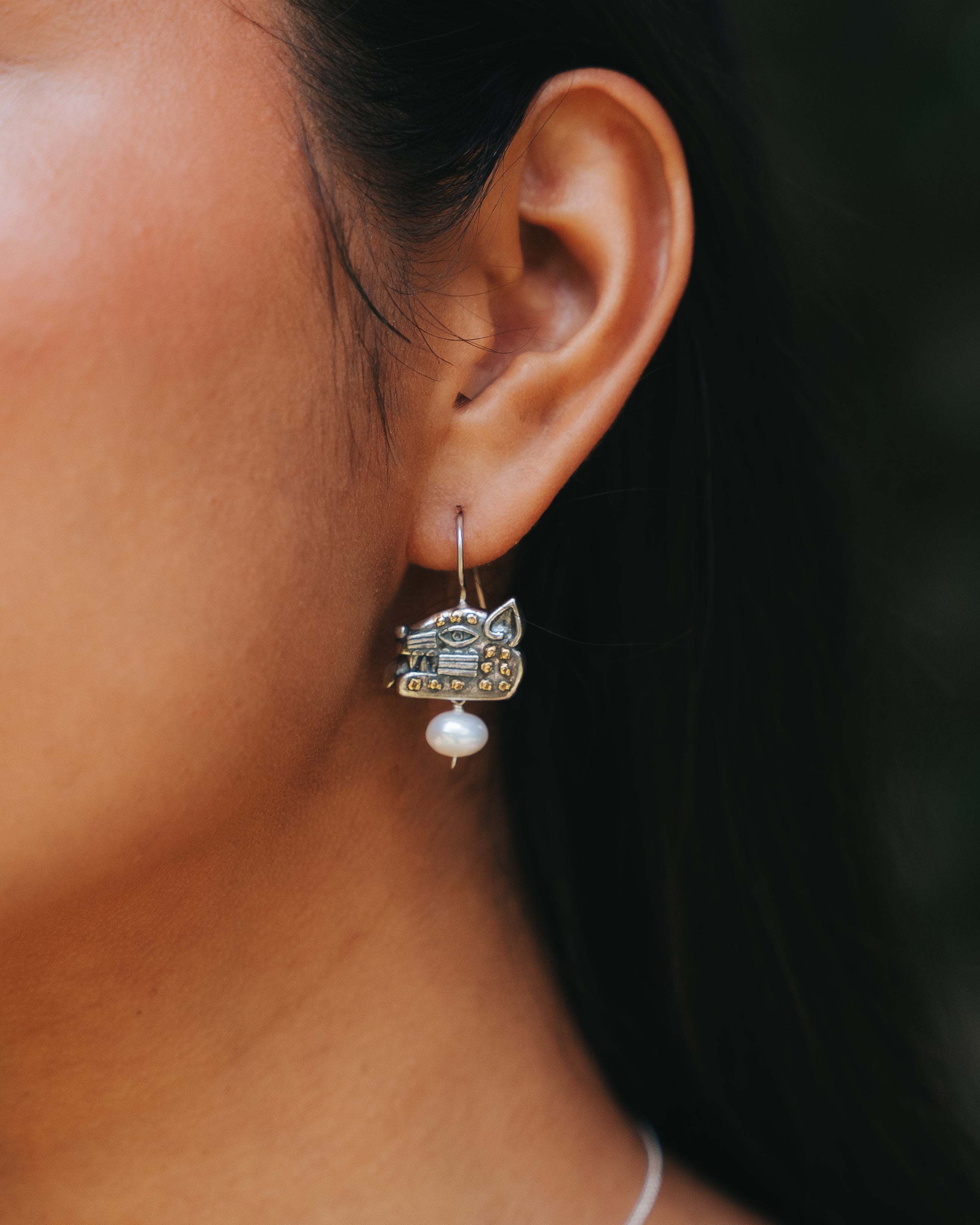Aretes Cabeza de Jaguar con Perla, joya de plata .925 – Gabriela Sánchez (vista 2)