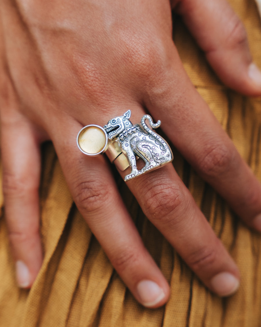 Anillo Compañero del Sol, joya de plata .925, con ámbar – Gabriela Sánchez (vista 4)