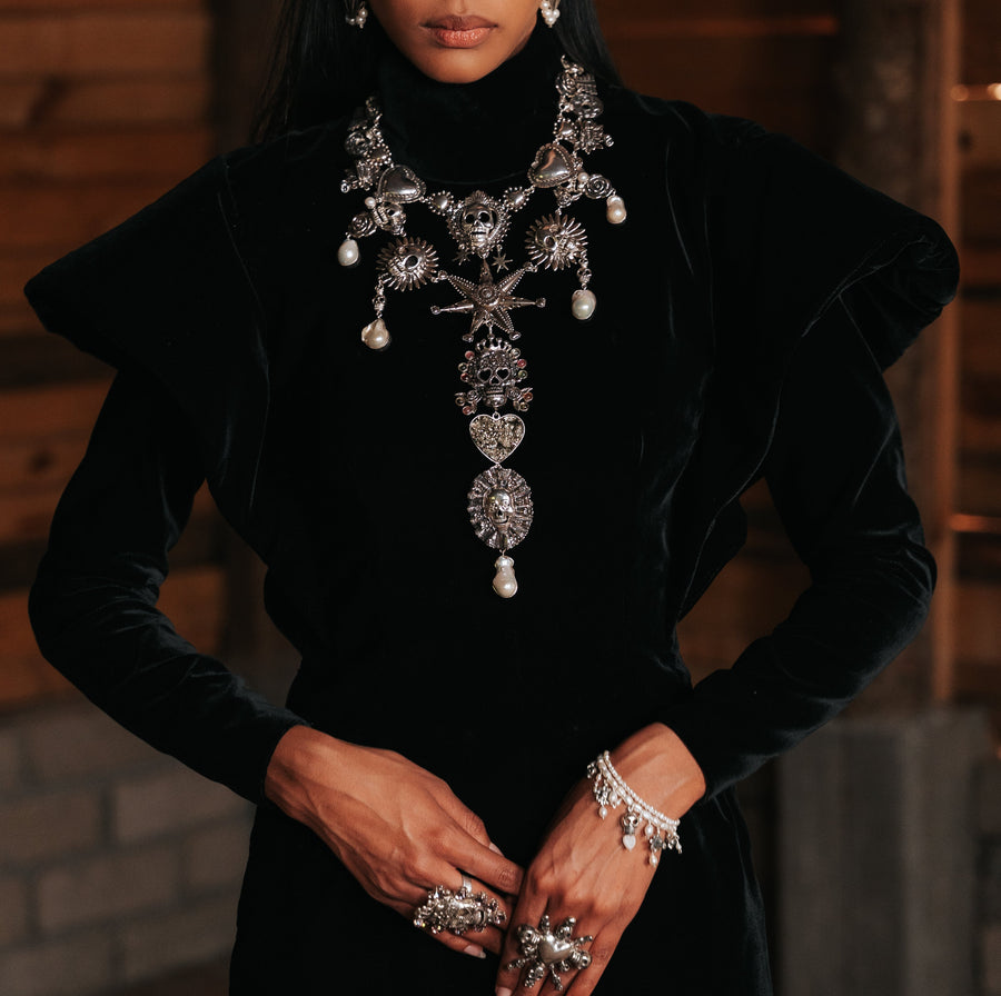 Collar Fiesta Mestiza, joya de plata .925, con perla y pirita – Gabriela Sánchez (vista 3)