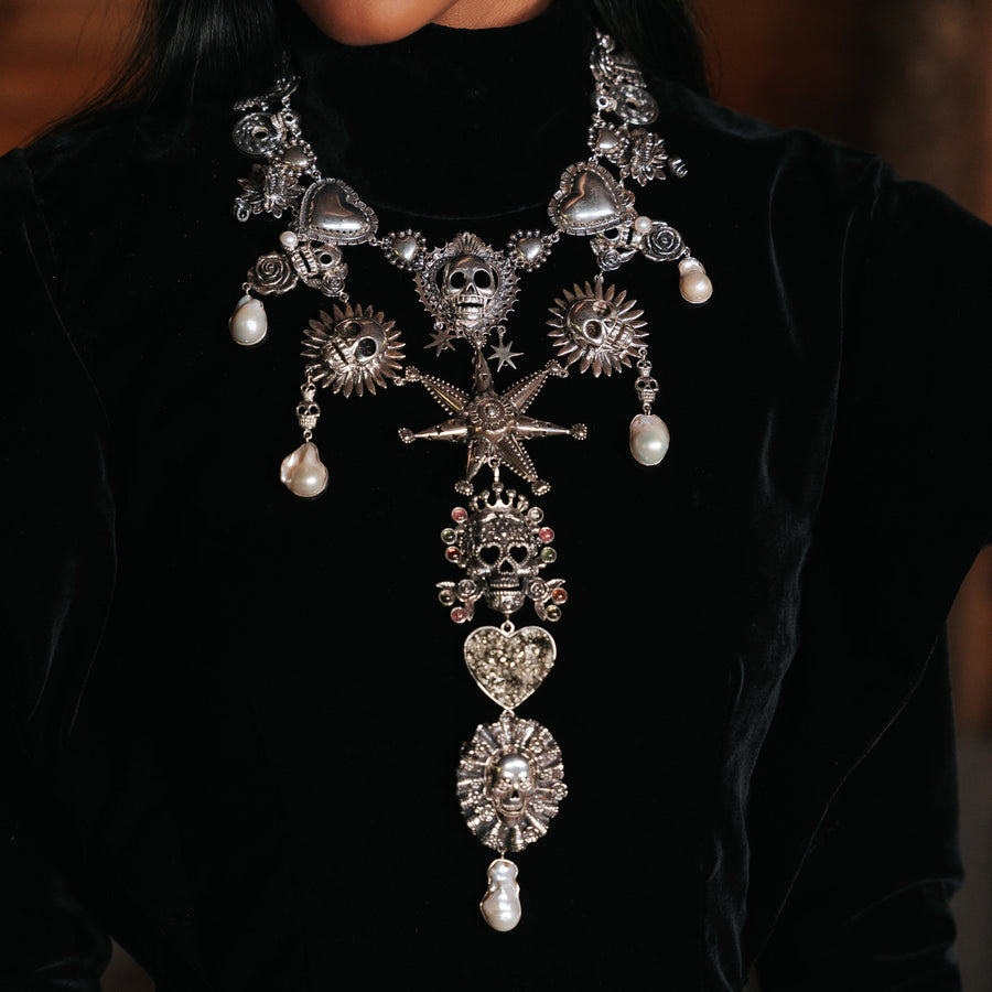 Collar Fiesta Mestiza, joya de plata .925, con perla y pirita – Gabriela Sánchez (vista 6)