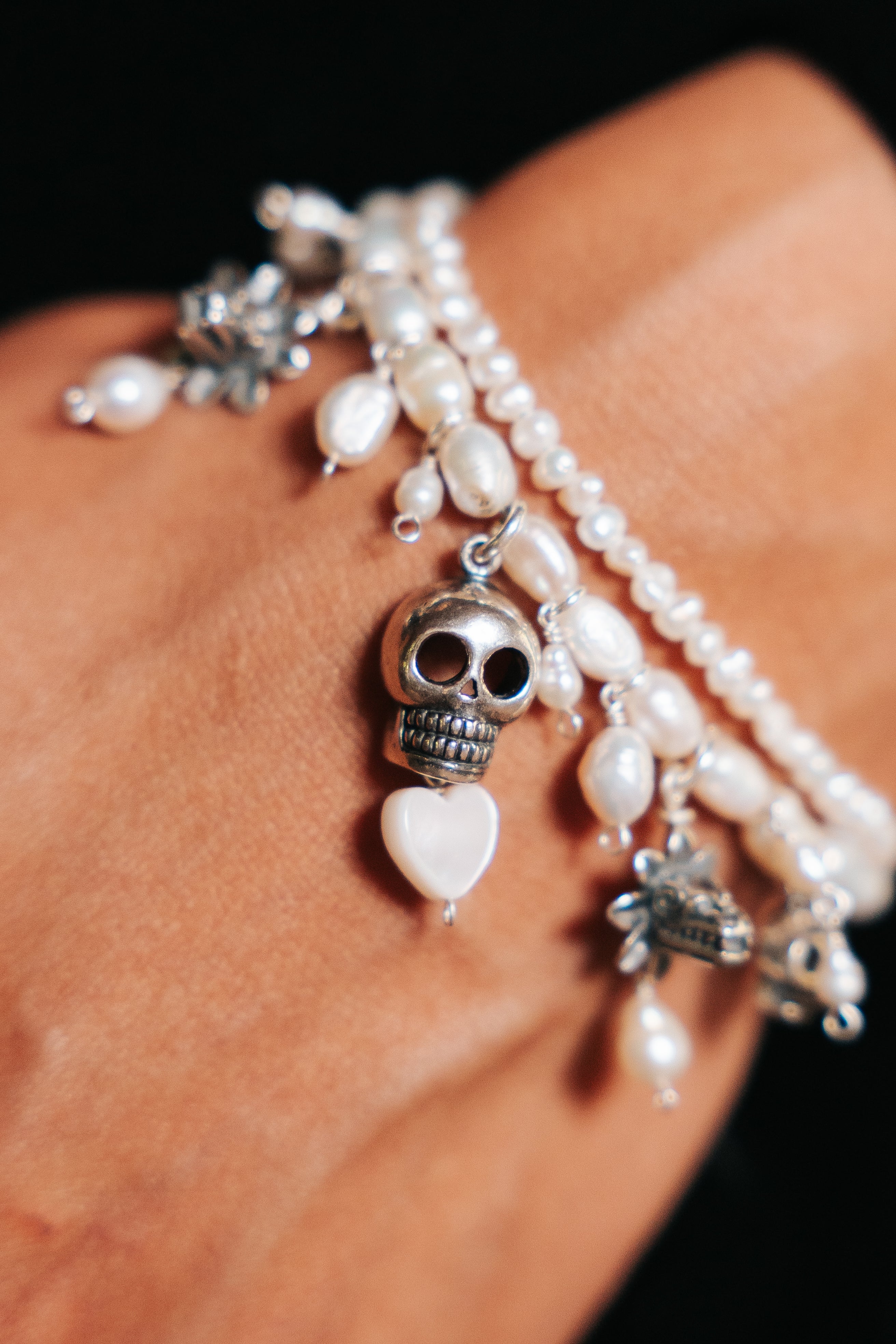 Pulsera Camino Iluminado, joya de plata .925, con perla – Gabriela Sánchez