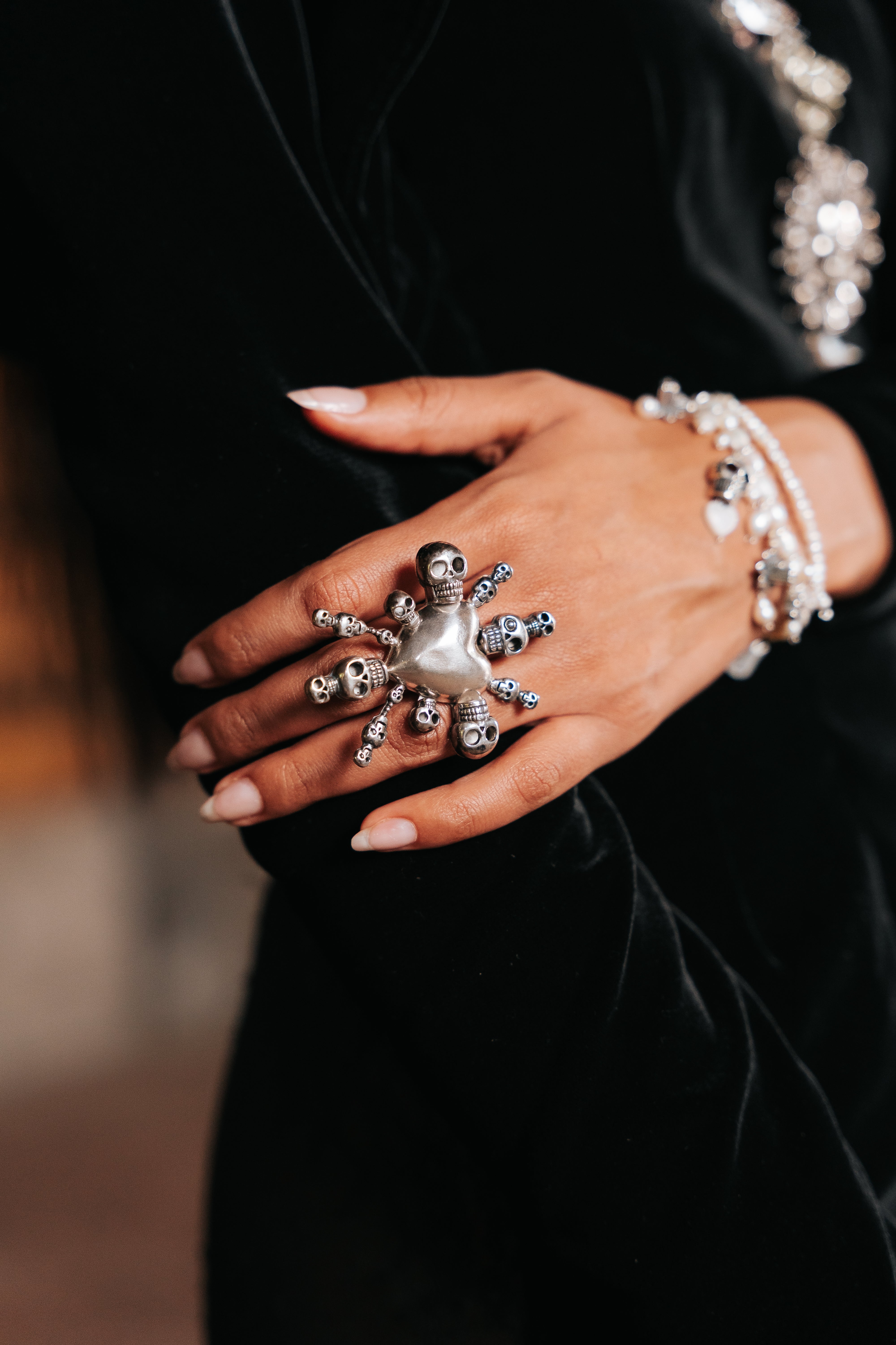 Anillo Tzompantli Estelar, joya de plata .925 – Gabriela Sánchez (vista 2)