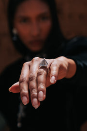Anillo Pirámide, joya de plata .925 – Gabriela Sánchez (vista 3)