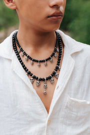 Collar Cráneos de barro negro, joya de plata .925, con obsidiana – Gabriela Sánchez (vista 2)