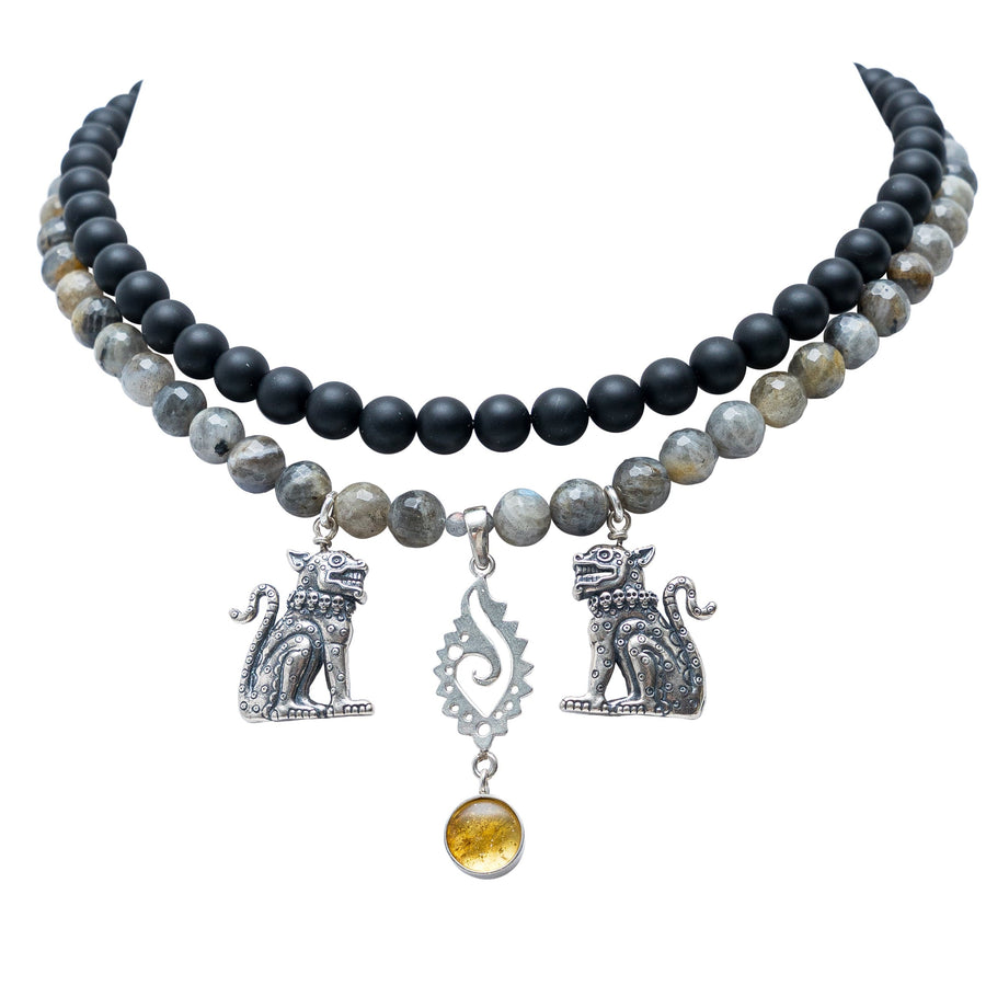 Collar Guardianes, joya de plata .925, con obsidiana y labradorita – Gabriela Sánchez