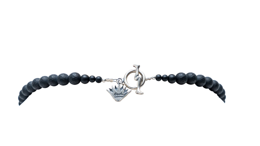 Collar Cráneo de Barro negro, joya de plata .925, con obsidiana – Gabriela Sánchez (vista 5)