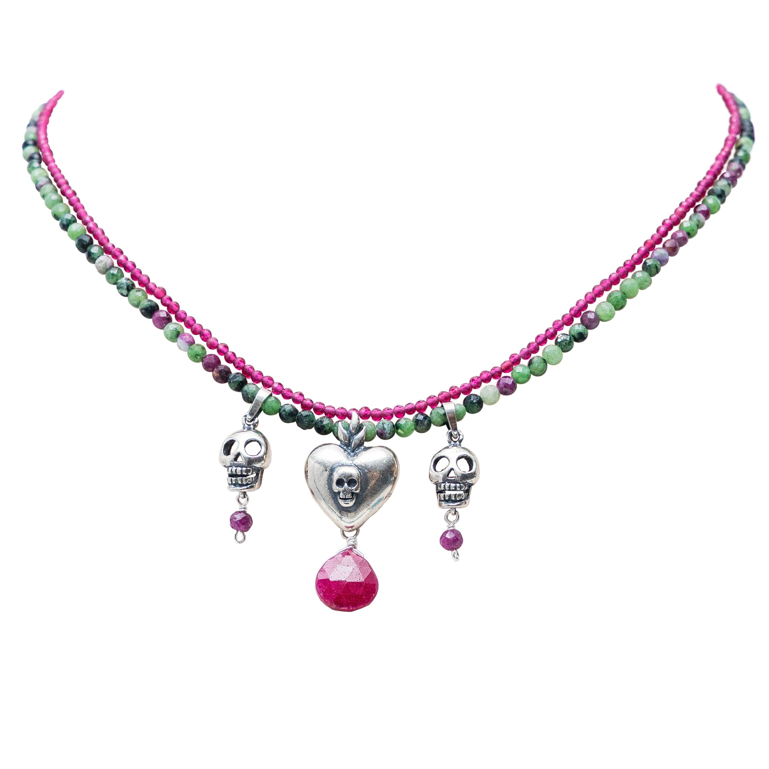 Collar Flor de Terciopelo, joya de plata .925, con rubí – Gabriela Sánchez