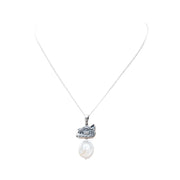 Dije Aúllo a la Luna, joya de plata .925, con perla – Gabriela Sánchez