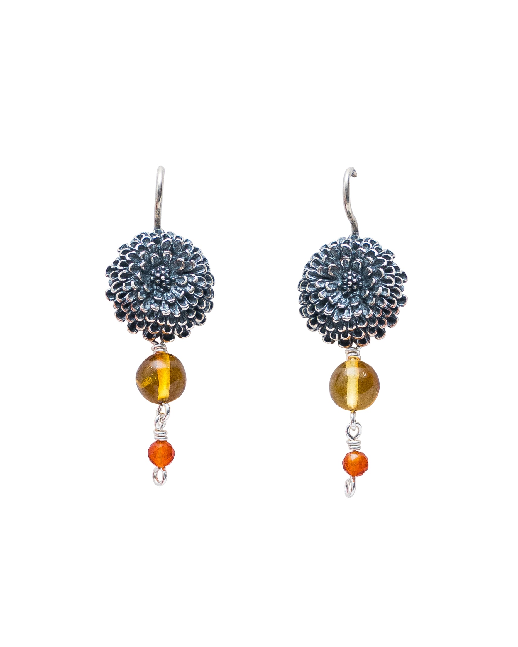 Aretes Cempasúchil Miel, joya de plata .925, con ámbar y cornalina – Gabriela Sánchez