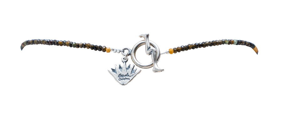 Collar Fuerza del Amanecer, joya de plata .925, con ojo de tigre – Gabriela Sánchez (vista 4)