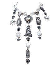 Collar Altar Dedicado al Recuerdo, joya de plata .925, con perla – Gabriela Sánchez (vista 2)