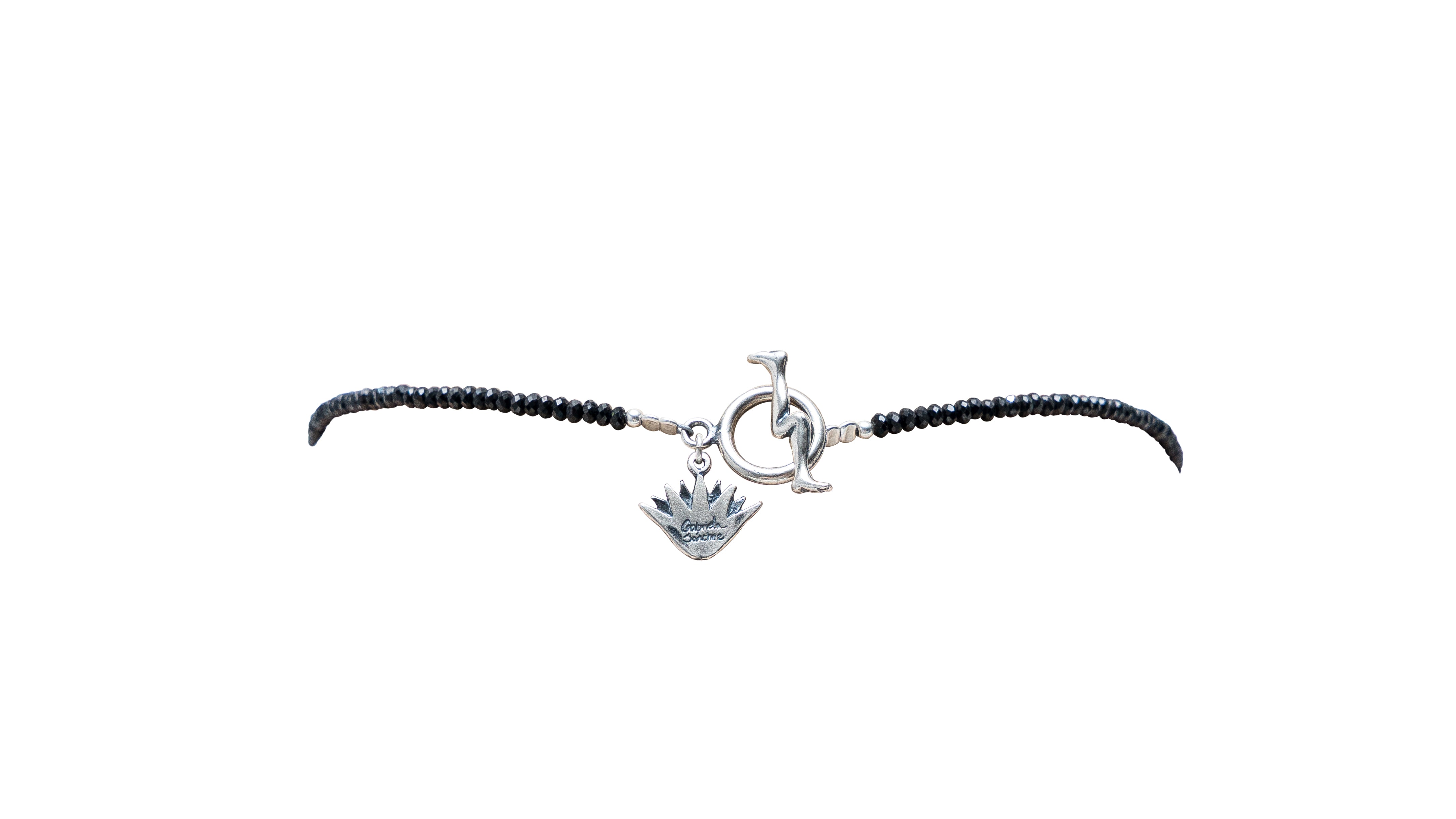 Collar Tlaltecuhtli, joya de plata .925, con espinela – Gabriela Sánchez (vista 2)