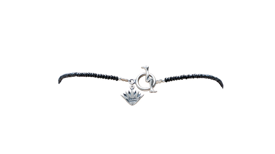 Collar Tlaltecuhtli, joya de plata .925, con espinela – Gabriela Sánchez (vista 2)