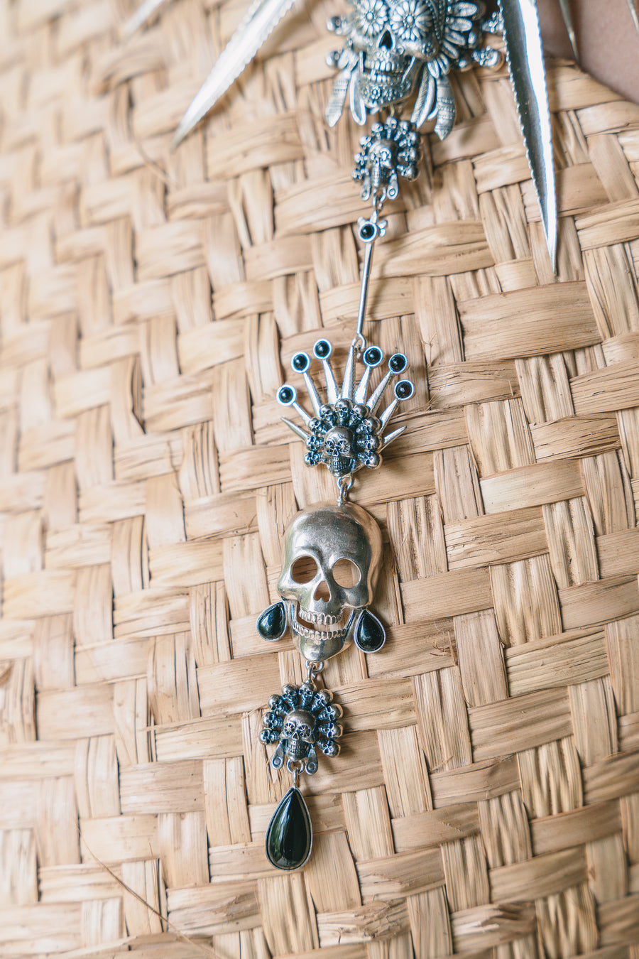 Collar Retorno de Almas, joya de plata .925, con ónix y hematita – Gabriela Sánchez (vista 4)