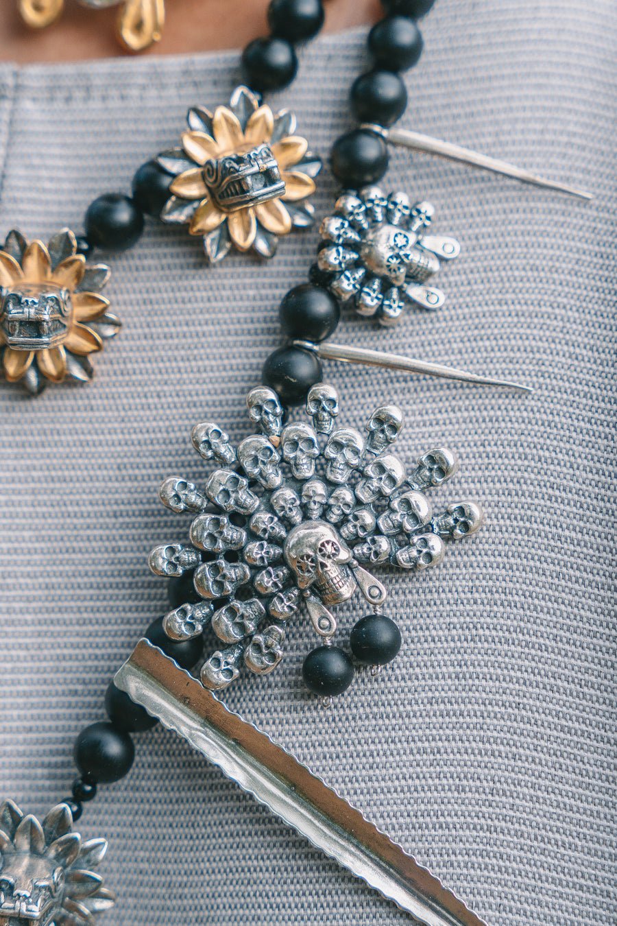 Collar Dioses, joya de plata .925, con obsidiana – Gabriela Sánchez (vista 5)