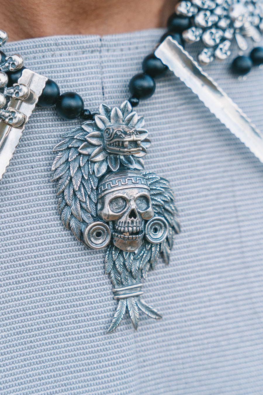 Collar Dioses, joya de plata .925, con obsidiana – Gabriela Sánchez (vista 3)